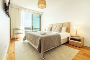 2 bedrooms, iron/ironing board, free WiFi, bed sheets - Bayline Algarve Apt – Beachfront, Spa, Lagoon View (Armação de Pêra)