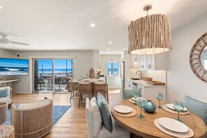 Dining - Sophisticated 2BR BEACHFRONT with Pool & Jacuzzi! (Oceanside)