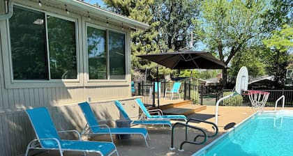 Saltwater Pool, Pickleball Court, Indoor Hot Tub, Putting green! 5BR - 3.5BA