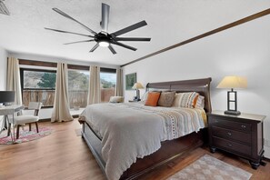 3 bedrooms, desk, iron/ironing board, travel cot