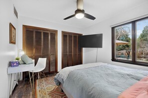 3 bedrooms, desk, iron/ironing board, travel crib