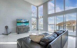 Smart TV - Luxury Lakefront home with 42’ dock (Rocky Mount)