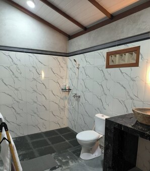 Villa de lujo, vistas parciales al mar | Baño