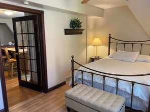 3 chambres, fer et planche à repasser, Wi-Fi, draps fournis