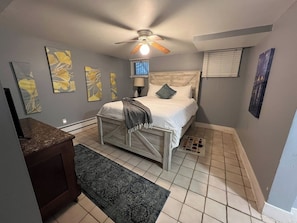 2 habitaciones, tabla de planchar con plancha, wifi y ropa de cama