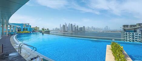 Lämmitetty uima-allas