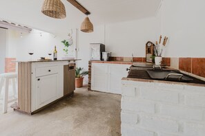 Fridge, microwave, oven, stovetop - Caribbean Corner Home "Tropical" (Savaneta)