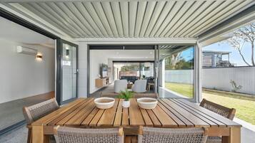 Luxury House, Beach View | Dining room