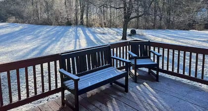 Charming 3-bedroom farmhouse with WiFi, AC in wonderful North Central PA
