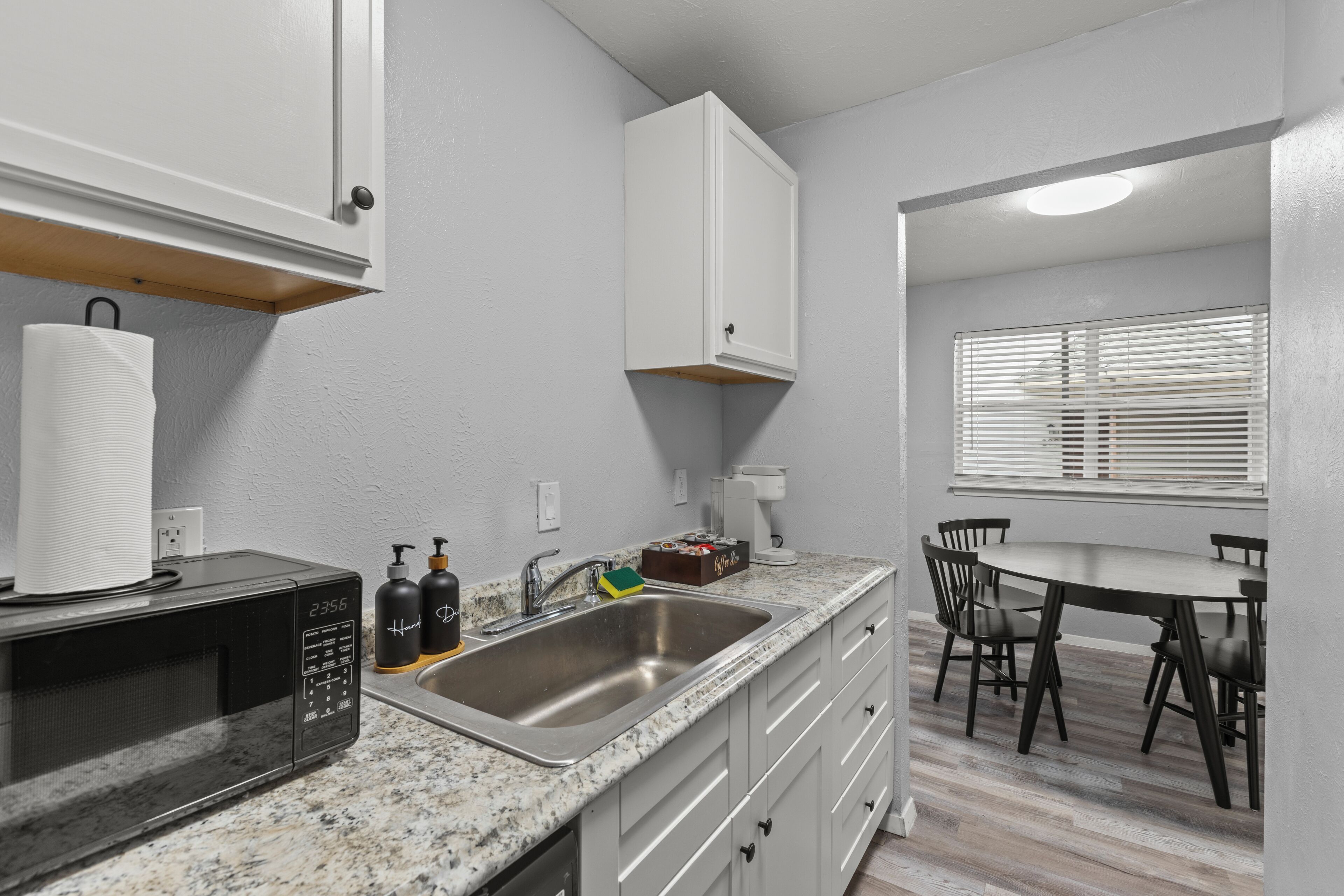 Microondas, horno, parrilla de estufa y lavavajillas 