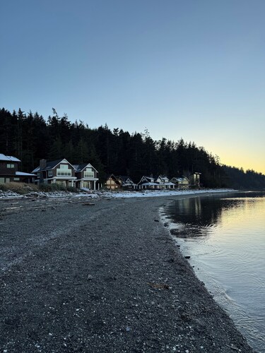 Villa Alta Mare - Charming 3-bedroom house in quaint Coupeville with View!