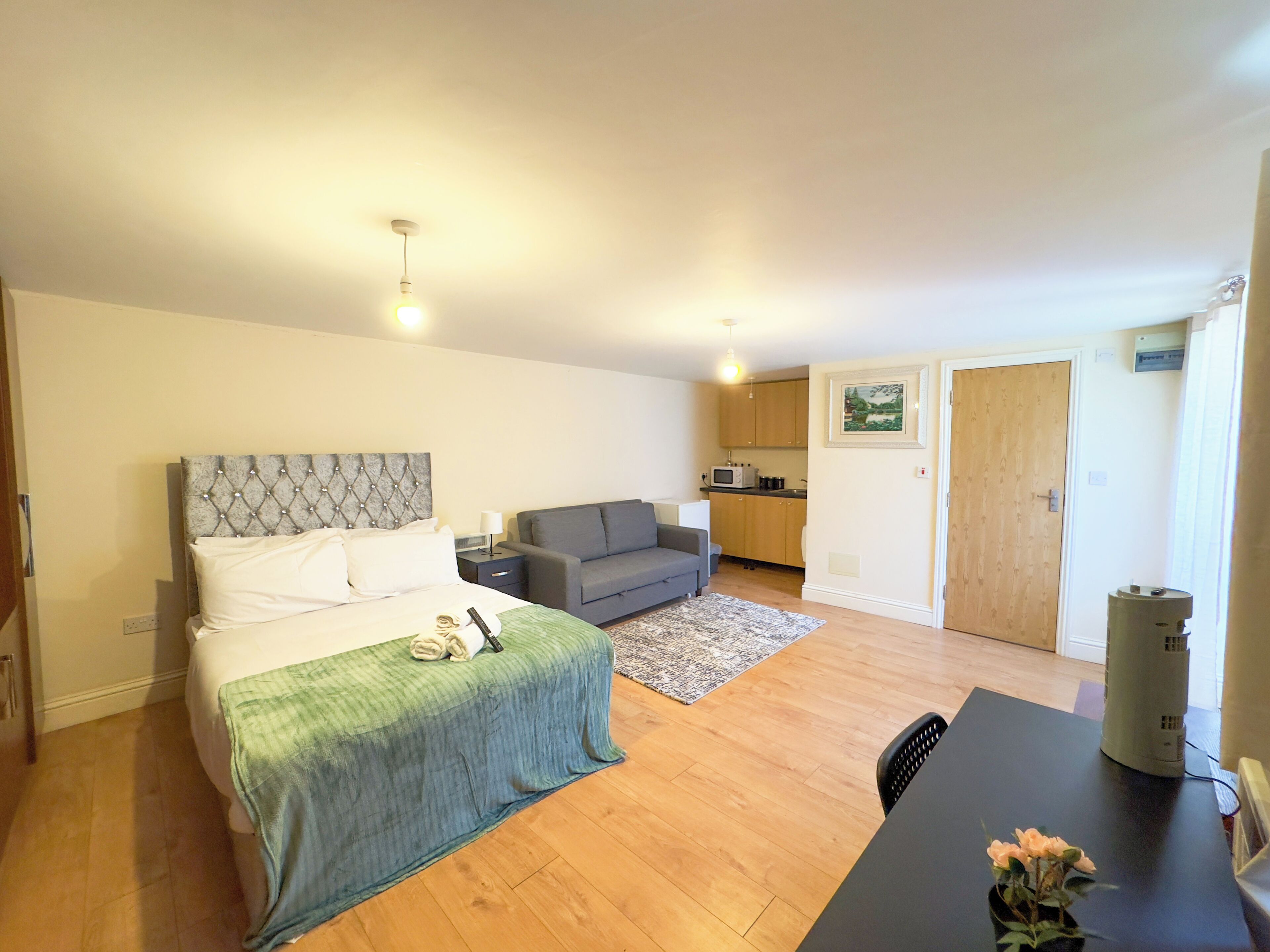 Estudi en suite clàssic, bany privat, vistes al jardí | Wifi gratuïta i roba de llit 