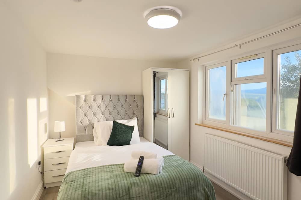 Heathrow Lodge B&B - Colnbrook