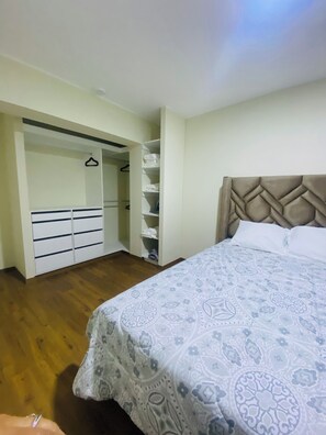 2 bedrooms, iron/ironing board, free WiFi
