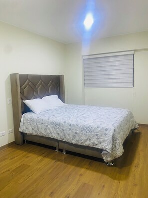 2 makuuhuonetta, silitysrauta/-lauta, ilmainen Wi-Fi