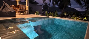Cozy Oceanfront Villa with Private Pool & Stunning Moonrise Views