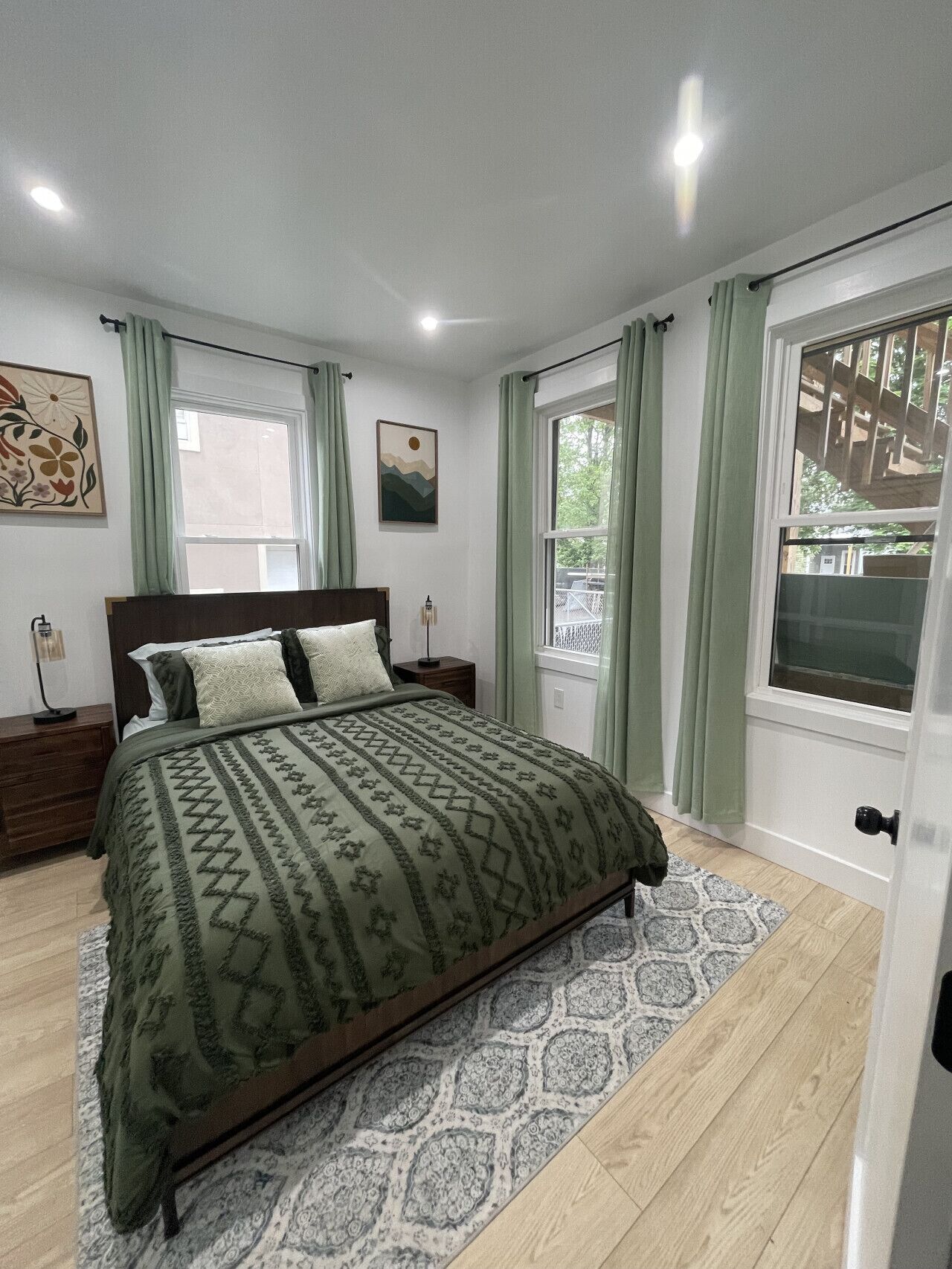 Fer et planche à repasser, Wi-Fi gratuit, draps fournis