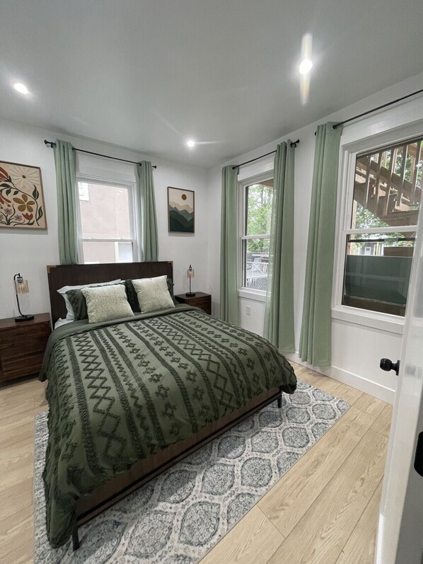 Tabla de planchar con plancha, wifi gratis y ropa de cama 