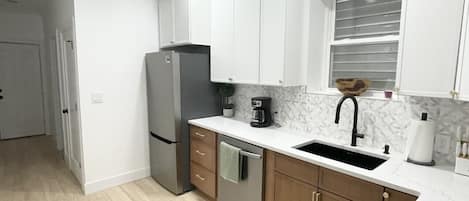 Refrigerador, microondas, horno y parrilla de estufa