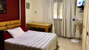 2 室のベッドルーム、アイロン / アイロン台、WiFi (無料)、ベッドシーツ