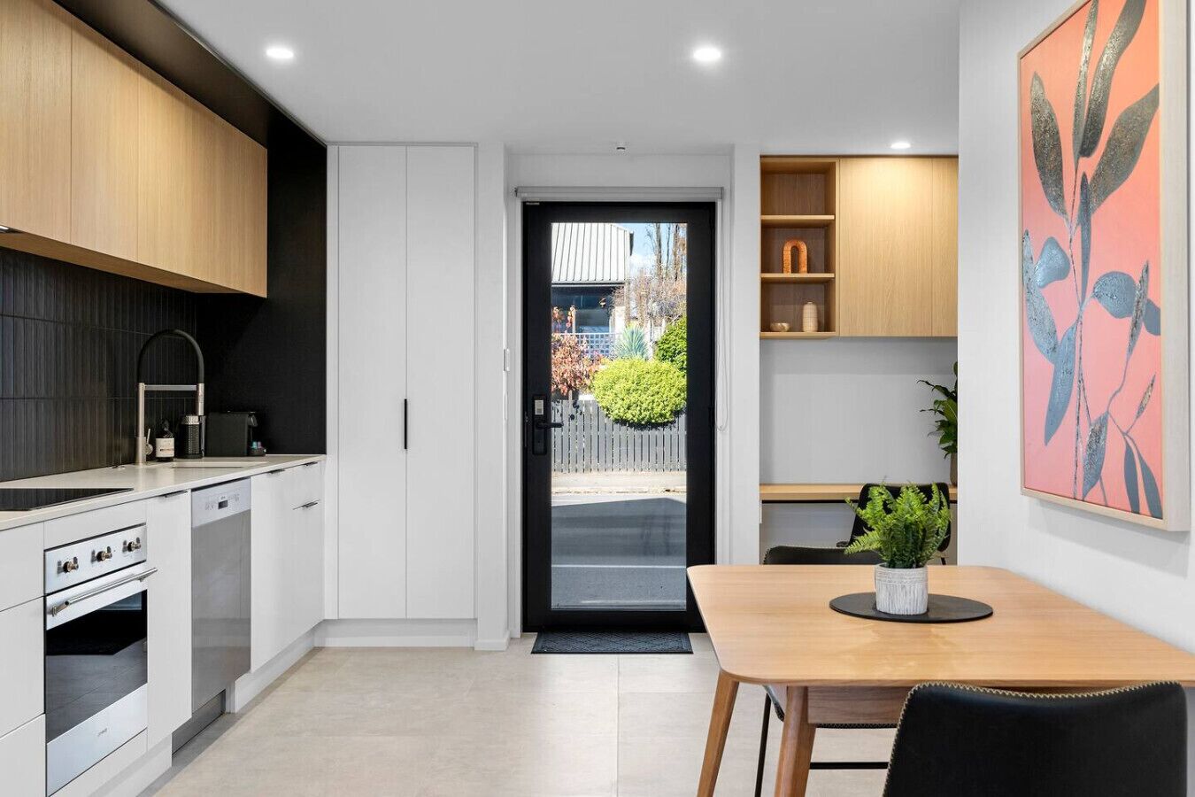 Frigorífic, microones, forn i placa de cuina 