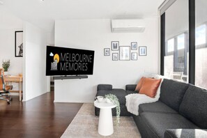 TV - Sunny Richmond Escape: 2BR + Large Balcony (Richmond)