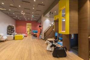 Children's area - Luxe Studio Burj View • Steps to Dubai Mall + Pool (Dubai)