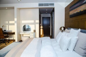 3 bedrooms, desk, iron/ironing board, WiFi