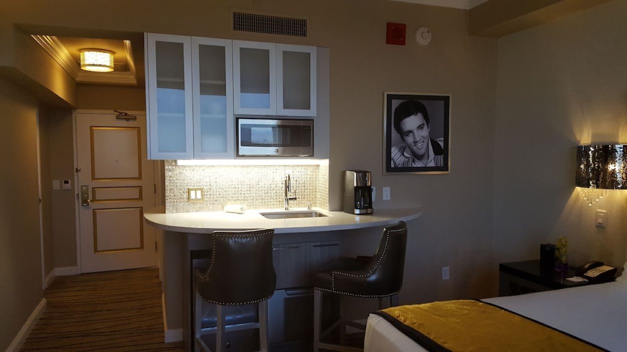 1 slaapkamer, een strijkplank/strijkijzer, wifi, beddengoed