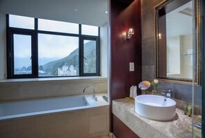 Bathroom - Heqing Cunshi Manor · YouRan Residence (Heqing)