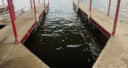 Pet friendly, private dock, 3 bedroom home in Porum, OK. Walk to Lake Eufaula.