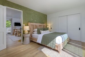 Desk, iron/ironing board, travel cot, WiFi