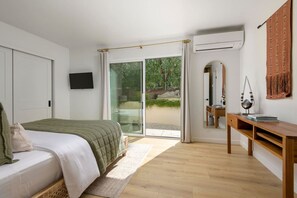 Escrivaninha, ferros/tábuas de passar roupa, berço de viagem, Wi-Fi