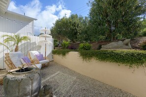 Unclassified image, 3 of 28, button