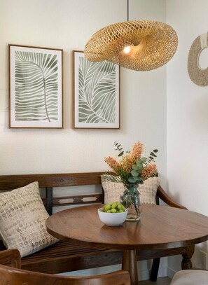 Dining - Outdoor Spaces | Coastal Sanctuary (Summerland)