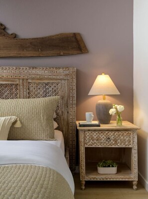 2 chambres, bureau, fer et planche à repasser, lit parapluie