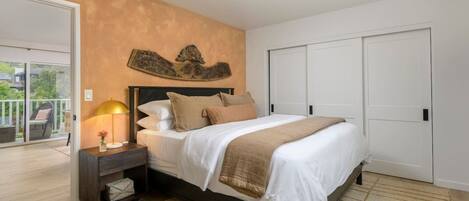 Desk, iron/ironing board, travel crib, WiFi