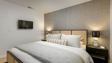 Bureau, fer et planche Ă repasser, lit parapluie, Wi-Fi