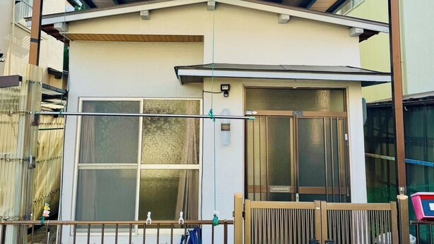 A two-story residential building with a balcony on the upper floor, a gated entrance, and a covered carport. - Showa No Kaze⁂Complete private villa, 2 stories, the best base for Shirahama sightseeing⁂. (白浜町)