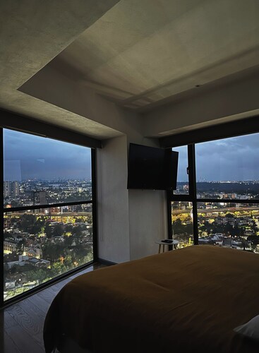 High-Rise Apartment With Beautiful City Views