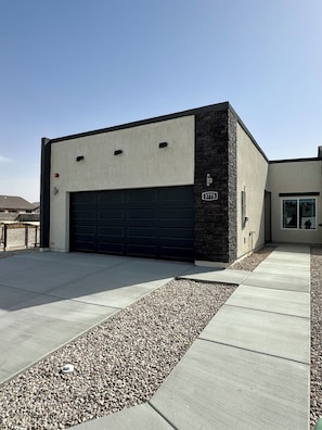 Property grounds - Charming 2-bedroom townhome with WiFi, AC in East San Luis, AZ. (San Luis)