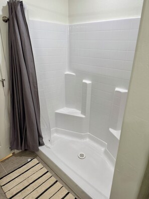 Shower, hair dryer, towels, soap - Charming 2-bedroom townhome with WiFi, AC in East San Luis, AZ. (San Luis)