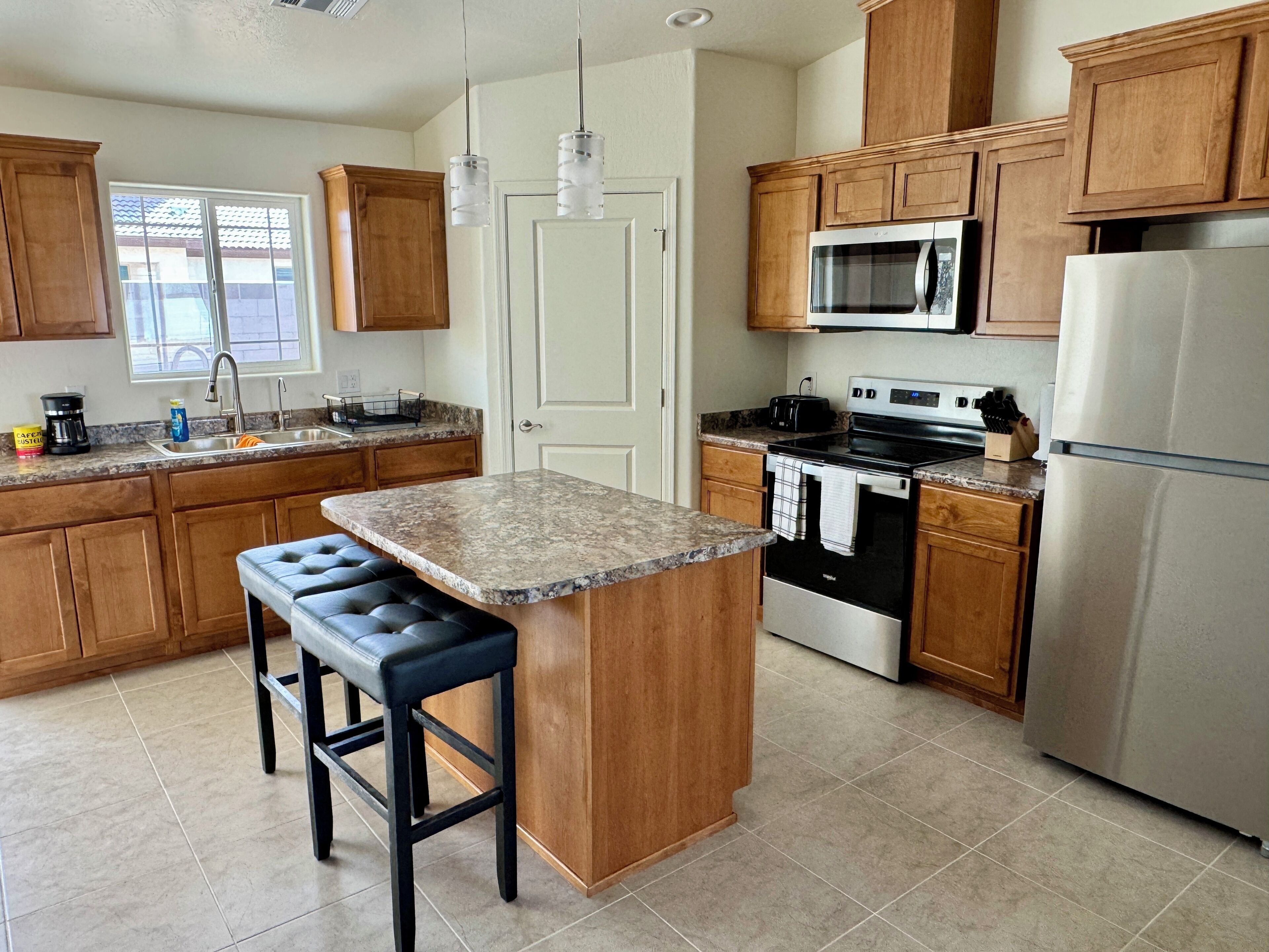 冰箱、微波炉、烤箱、炉灶