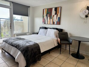 2 bedrooms, desk, free WiFi, bed sheets - Breeze Away/New Reno/Great location (Myrtle Beach)
