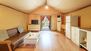 Basic Room, 1 Bedroom (10 Bong (Glamping/Private BBQ)) | 1 bedroom, free WiFi - Chungju Palbong Glamping (Chungju)