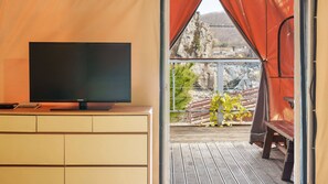 Basic Room, 1 Bedroom (10 Bong (Glamping/Private BBQ))