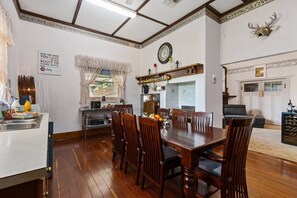 Dining - Norms Farm Vineyard Retreat (Lyndoch)