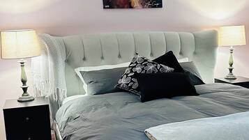 4 bedrooms, desk, iron/ironing board, travel crib