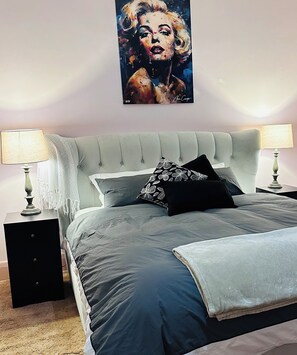 4 bedrooms, desk, iron/ironing board, travel cot - Norms Farm Vineyard Retreat (Lyndoch)