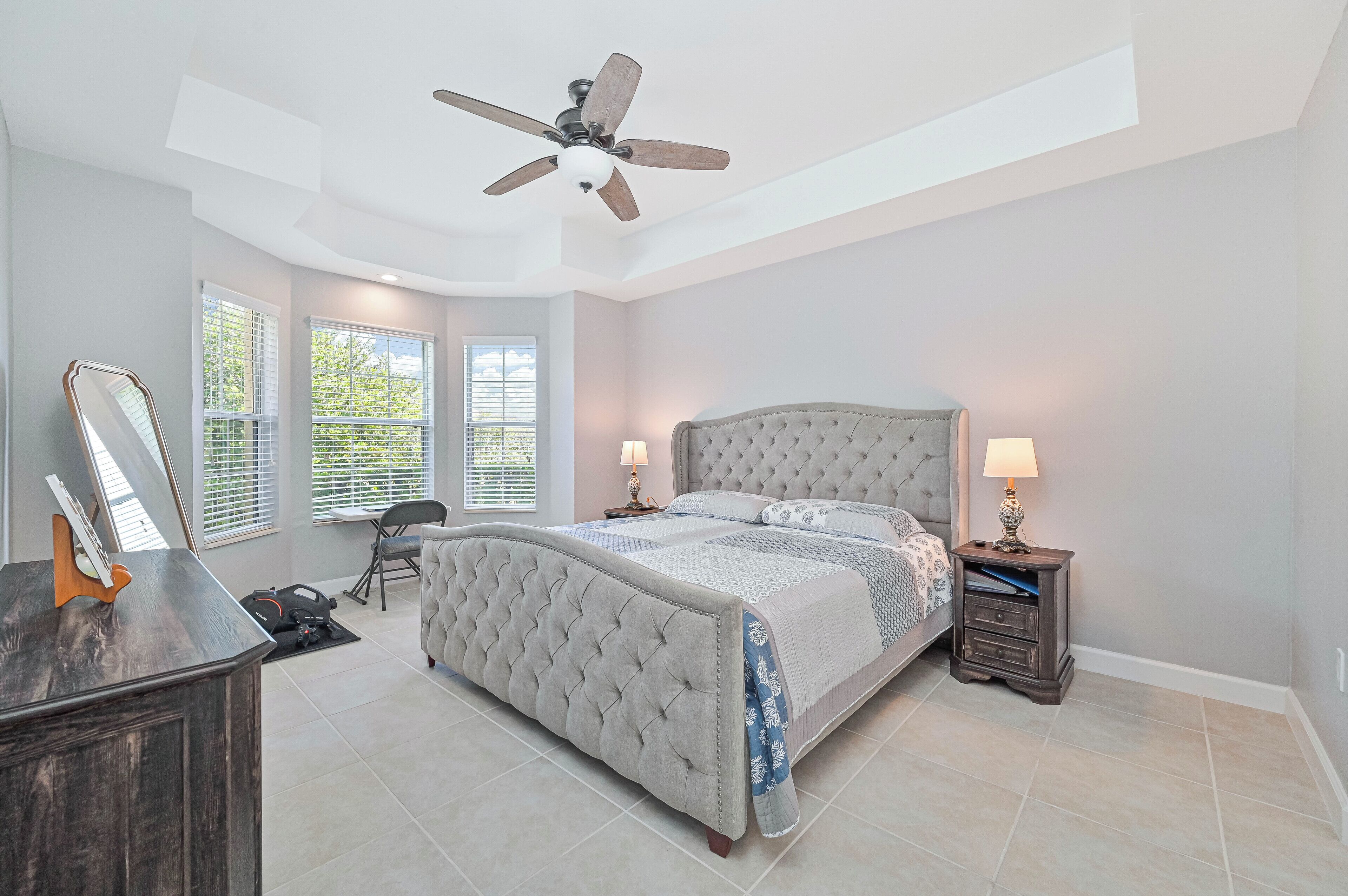 2 soverom, skrivebord, strykejern/-brett og wi-fi (inkludert)